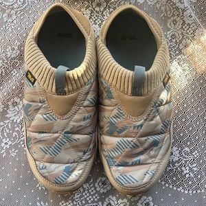 Teva Ember Moc US size 9